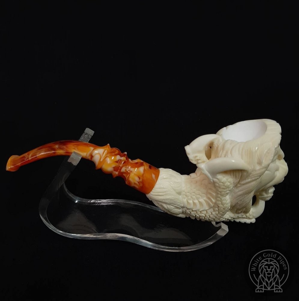 Tiger in a Eagle Claw Meerschaum Pipe Carved by EMİN BROTHERS
